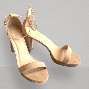 Wild Diva Lounge Neutral Ankle Strap Platform Valery Block Heel Sandals 10 NWT